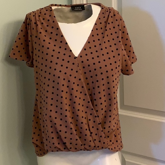 Vici blouse with black dots, flutter short sleeves. Work to casual - Picture 1 of 2